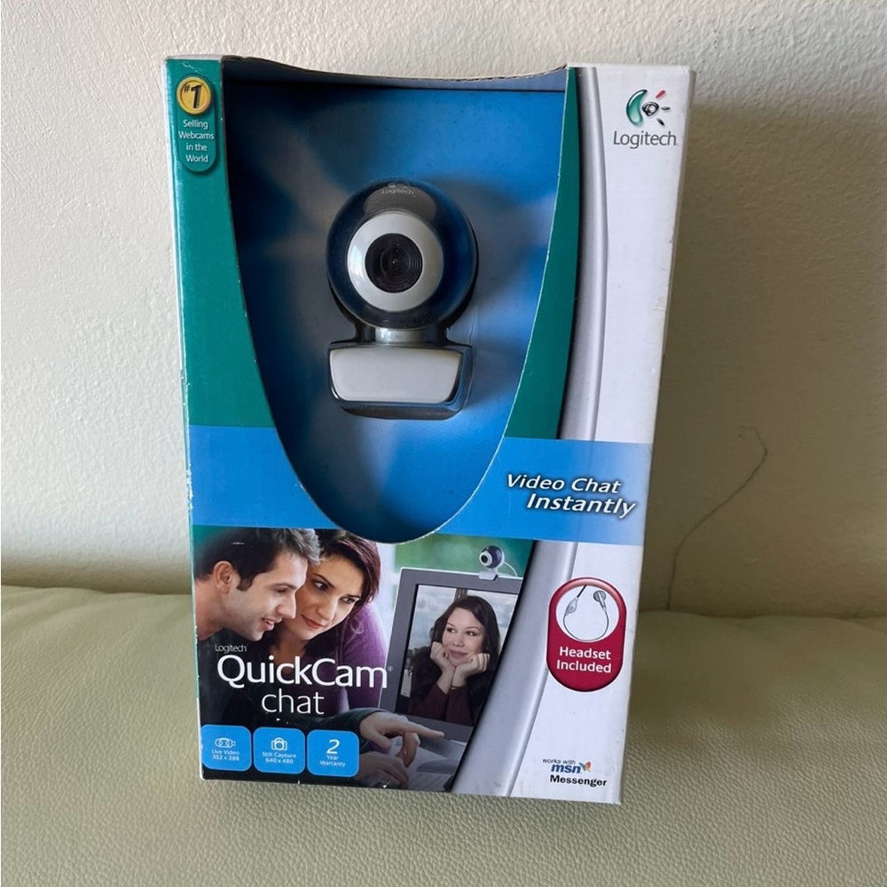 Logitech QuickCam Chat Webcam - Blue and White Design